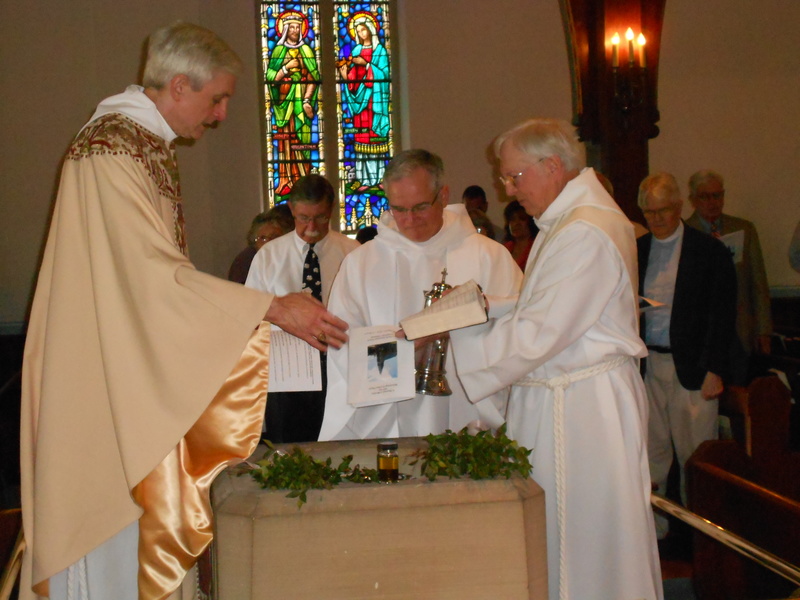 Leading the renewal of baptismal vows by all who have gathered for the celebration are (l-r) the Right Rev. Wayne P. Wright, bishop of the Diocese of Delaware; the Rev. Joe Rushton, rector of St. Paul’s Episcopal Church in Georgetown; and visiting Deacon Tom McCormick of All Saints’ Episcopal Church in Rehoboth Beach and St. George’s Chapel in Harbeson. SOURCE SUBMITTED